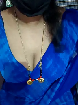 Snapshot of luci-queen chatting on 25, 5, 2026 luci-queen online show from 25, 5, 2026