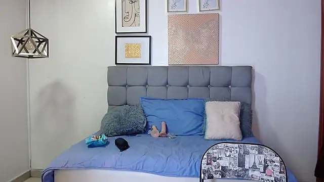  naomi s online show from 4, 4, 2026