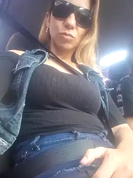 Snapshot of MilayMarkXXX chatting on 10, 10, 2025 MilayMarkXXX online show from 10, 10, 2025