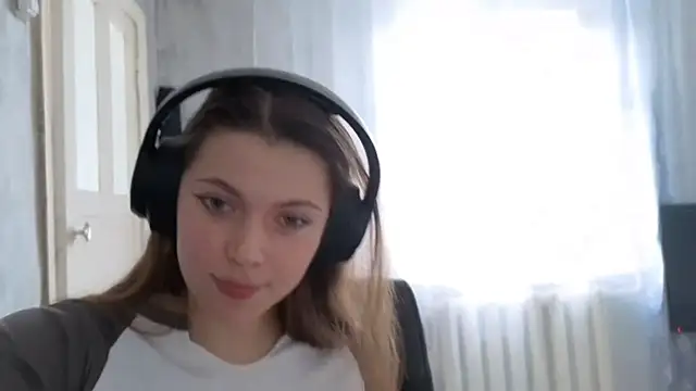 CutieAnny online show from 23, 12, 2025