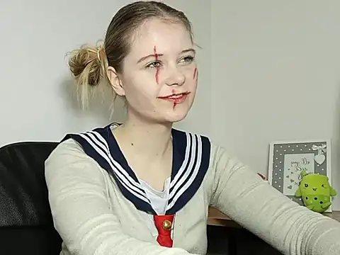 Snapshot of LydiaYoung chatting on 31, 10, 2025 LydiaYoung online show from 31, 10, 2025