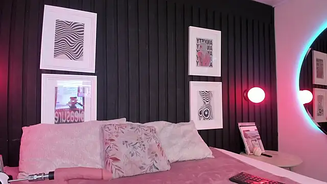 Manelyk evanss  online show from 15, 4, 2026