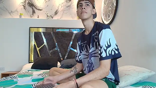 Snapshot of YOUNGS_GUYS chatting on 13, 9, 2025 YOUNGS GUYS online show from 13, 9, 2025