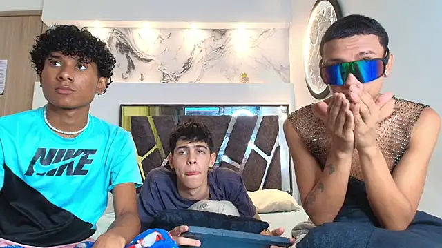 Snapshot of YOUNGS_GUYS chatting on 29, 9, 2025 YOUNGS GUYS online show from 29, 9, 2025