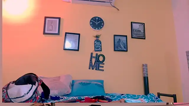 skinnyyuliana18 online show from 3, 12, 2025