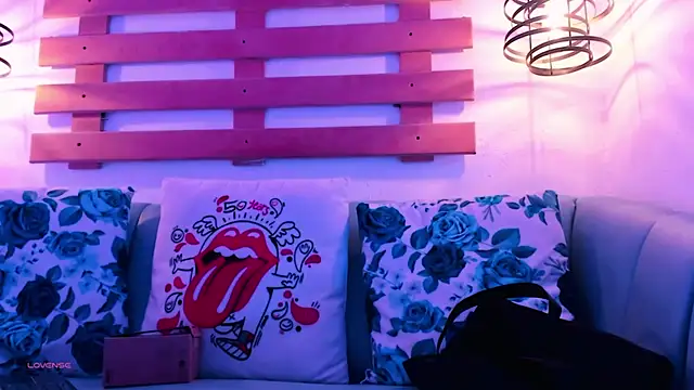 ArianaSantana online show from 3, 10, 2025