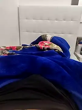 Snapshot of Yazaza1999 chatting on 8, 10, 2025 Yazaza1999 online show from 8, 10, 2025