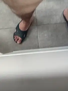 Snapshot of Yazaza1999 chatting on 12, 10, 2025 Yazaza1999 online show from 12, 10, 2025