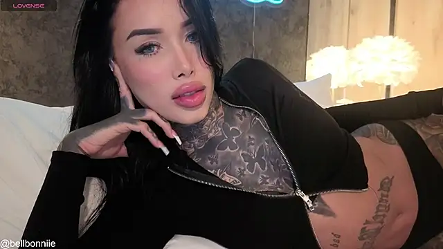 Snapshot of belllbonniie chatting on 18, 4, 2026 belllbonniie online show from 18, 4, 2026
