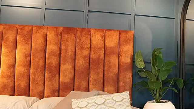 Tayler Kim online show from 5, 12, 2025