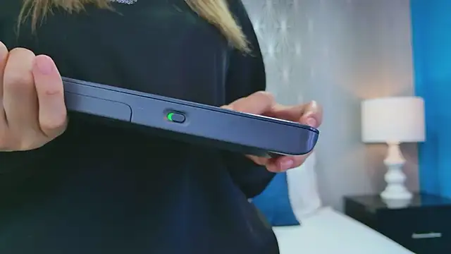 ZoeWilliis online show from 1, 4, 2026