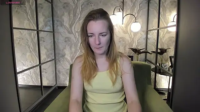 Snapshot of MeggySun chatting on 29, 9, 2025 MeggySun online show from 29, 9, 2025