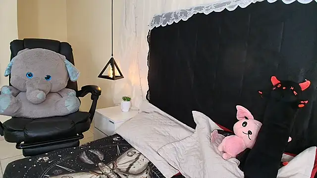 Snapshot of IvyBelle_ chatting on 21, 4, 2026 IvyBelle online show from 21, 4, 2026