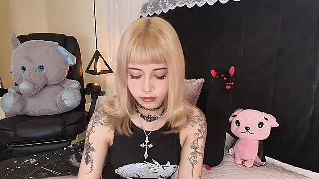 Snapshot of IvyBelle_ chatting on 27, 4, 2026 IvyBelle online show from 27, 4, 2026