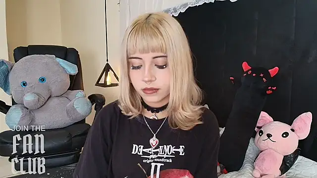 Snapshot of IvyBelle_ chatting on 28, 4, 2026 IvyBelle online show from 28, 4, 2026