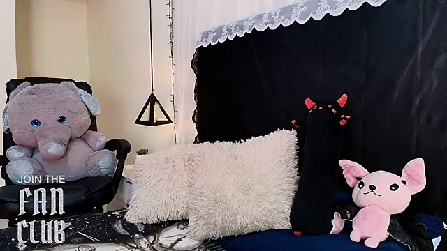 Snapshot of IvyBelle_ chatting on 13, 5, 2026 IvyBelle online show from 13, 5, 2026
