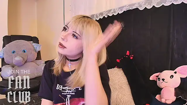 Snapshot of IvyBelle_ chatting on 19, 5, 2026 IvyBelle online show from 19, 5, 2026