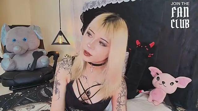 Snapshot of IvyBelle_ chatting on 25, 6, 2026 IvyBelle online show from 25, 6, 2026