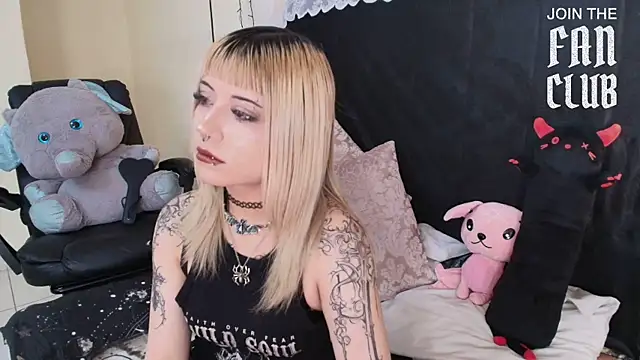 Snapshot of IvyBelle_ chatting on 11, 7, 2026 IvyBelle online show from 11, 7, 2026