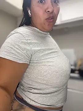 Snapshot of latina_curvy22 chatting on 22, 5, 2026 latina curvy22 online show from 22, 5, 2026