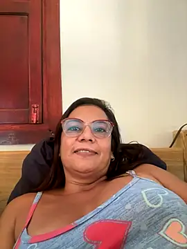 Snapshot of YadiraOrozco chatting on 22, 10, 2025 YadiraOrozco online show from 22, 10, 2025