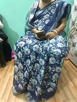 Snapshot of desi_boudi87 chatting on 3, 11, 2025 desi boudi87 online show from 3, 11, 2025