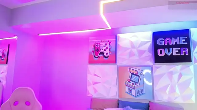 LindaWz  online show from 19, 11, 2025