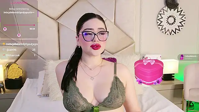 Snapshot of Catalina-Malave chatting on 5, 5, 2026 Catalina-Malave online show from 5, 5, 2026