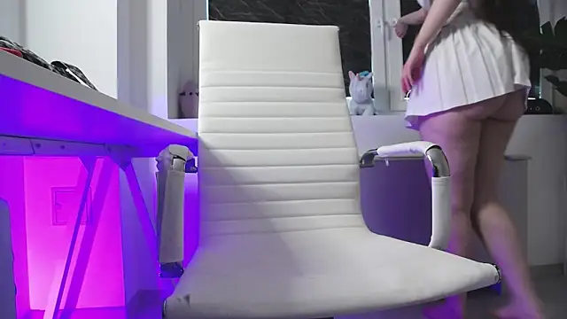 LeiaCrane online show from 8, 4, 2026