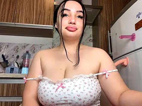 curvybombb online show from 5, 10, 2025