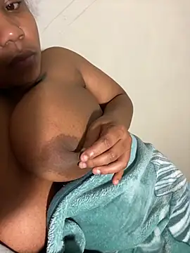 Snapshot of JuicyMellow21 chatting on 20, 10, 2025 JuicyMellow21 online show from 20, 10, 2025