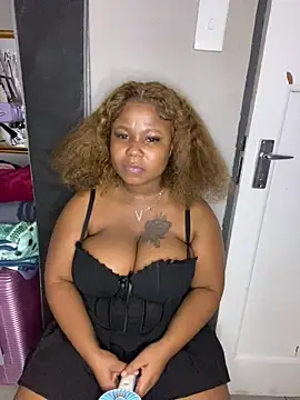 Snapshot of JuicyMellow21 chatting on 11, 2, 2026 JuicyMellow21 online show from 11, 2, 2026