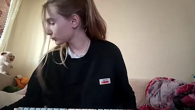 Snapshot of Nymera_flare chatting on 1, 10, 2025 Nymera flare online show from 1, 10, 2025