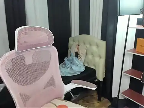 Seductive Margaux online show from 4, 11, 2025