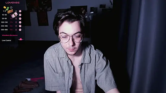 Snapshot of tyler_bergg chatting on 4, 7, 2026 tyler bergg online show from 4, 7, 2026