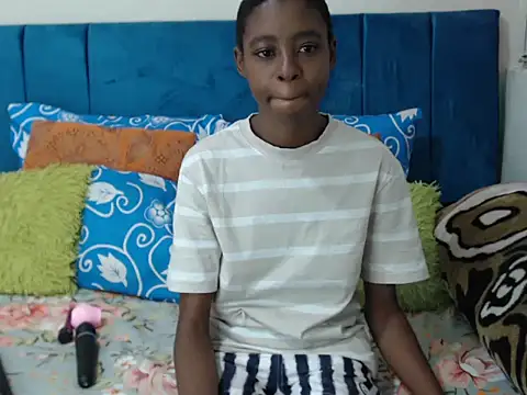 Snapshot of SweetSlenderChoc chatting on 25, 5, 2026 SweetSlenderChoc online show from 25, 5, 2026