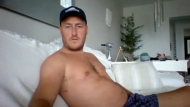 Londonlad818 online show from 28, 10, 2025