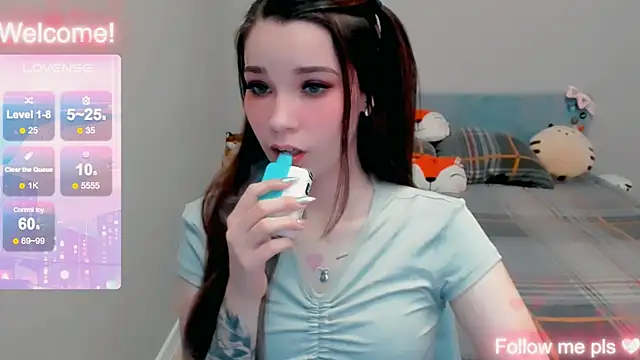 Kitten Alissa online show from 5, 12, 2025