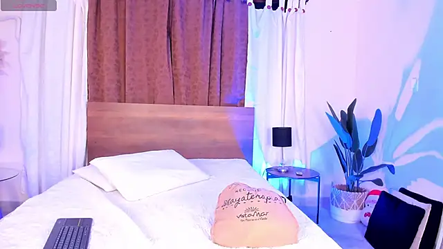 ViolettGomez 93 online show from 19, 4, 2026