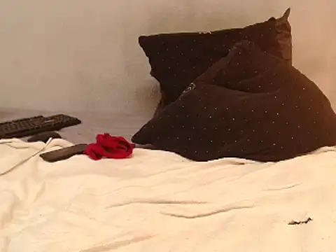 Snapshot of ROYALASS25 chatting on 8, 3, 2025 ROYALASS25 online show from 8, 3, 2025