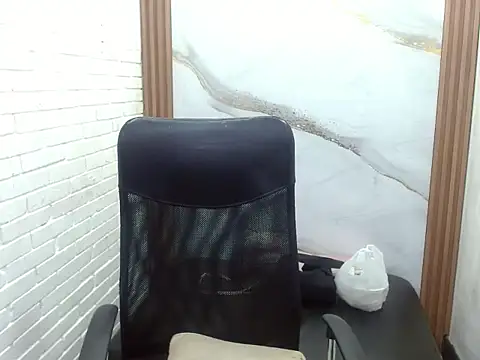 Penelopee Rouse online show from 31, 10, 2025