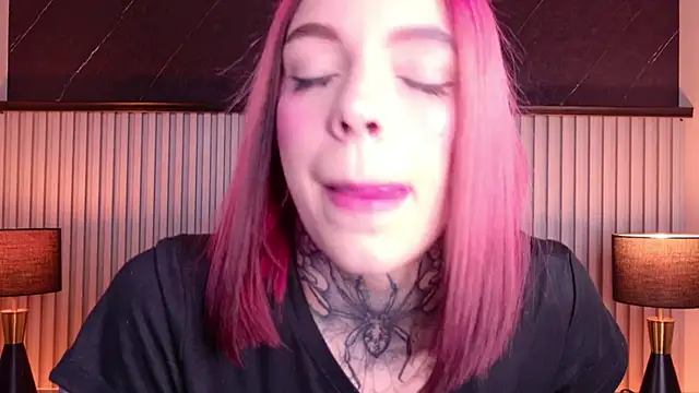 Snapshot of Meganreed_ chatting on 18, 7, 2026 Meganreed online show from 18, 7, 2026