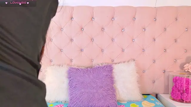 Snapshot of CaterinaRomano chatting on 16, 12, 2025 CaterinaRomano online show from 16, 12, 2025