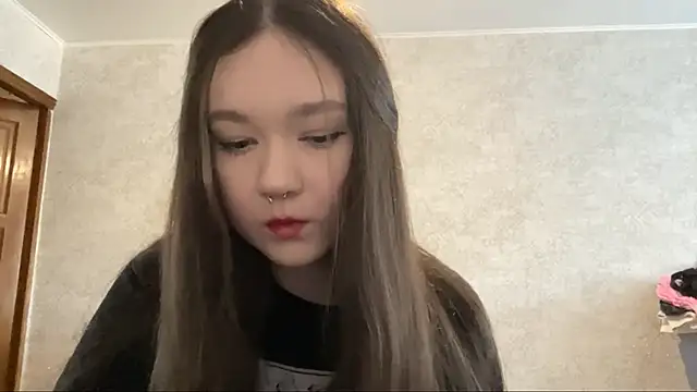 Snapshot of Pikmigirl18 chatting on 10, 9, 2025 Pikmigirl18 online show from 10, 9, 2025