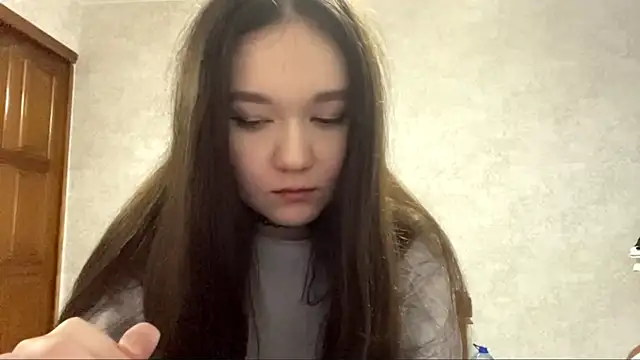 Snapshot of Pikmigirl18 chatting on 21, 9, 2025 Pikmigirl18 online show from 21, 9, 2025