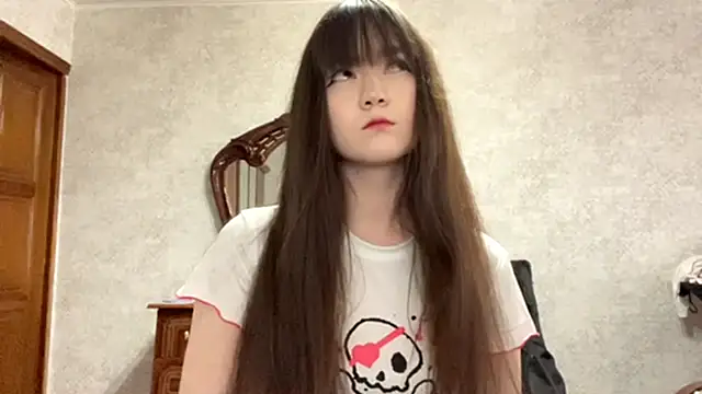 Snapshot of Pikmigirl18 chatting on 12, 10, 2025 Pikmigirl18 online show from 12, 10, 2025