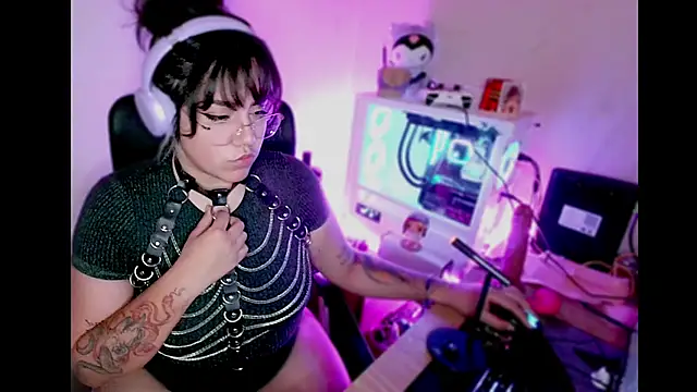 Snapshot of PinkDenial chatting on 16, 9, 2025 PinkDenial online show from 16, 9, 2025