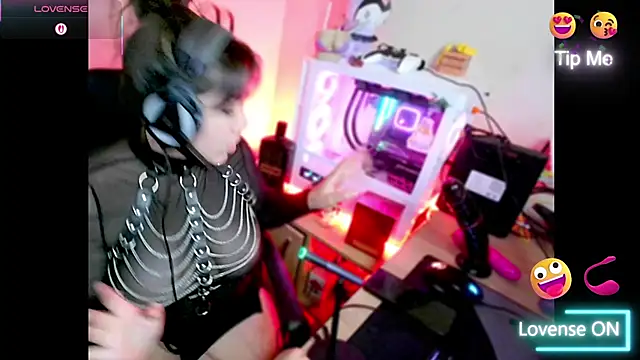 Snapshot of PinkDenial chatting on 25, 11, 2025 PinkDenial online show from 25, 11, 2025