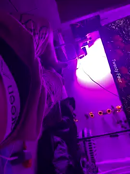 DARK JUNIORR online show from 27, 5, 2026