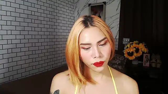 Snapshot of BigAssAlexa chatting on 5, 10, 2025 BigAssAlexa online show from 5, 10, 2025